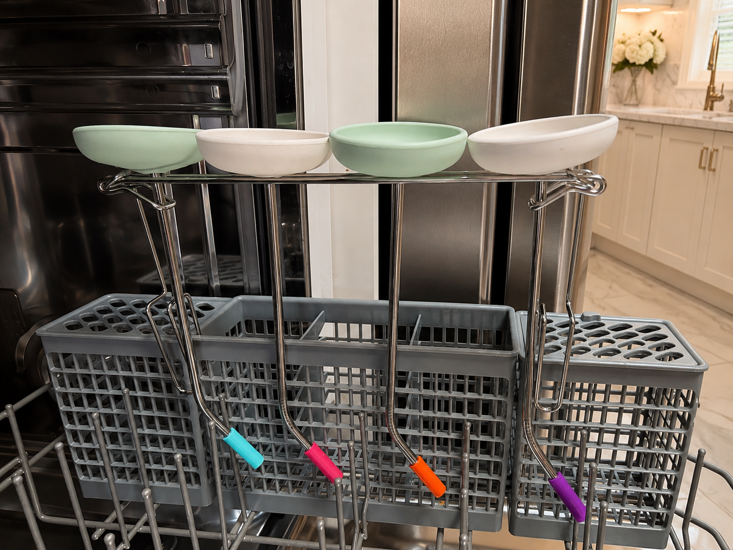 YUNU straw cleaner rack in a dishwasher basket